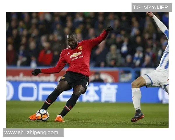 马丁内斯的传奇人生与职业生涯探索：从球场到生活的多重角色解析